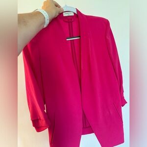 Aritzia Power Blazer, size 4. Worn only twice.